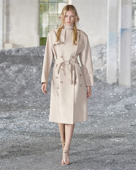 burberry sfilate|Burberry News, Collections, Fashion Shows, Fashion Week .